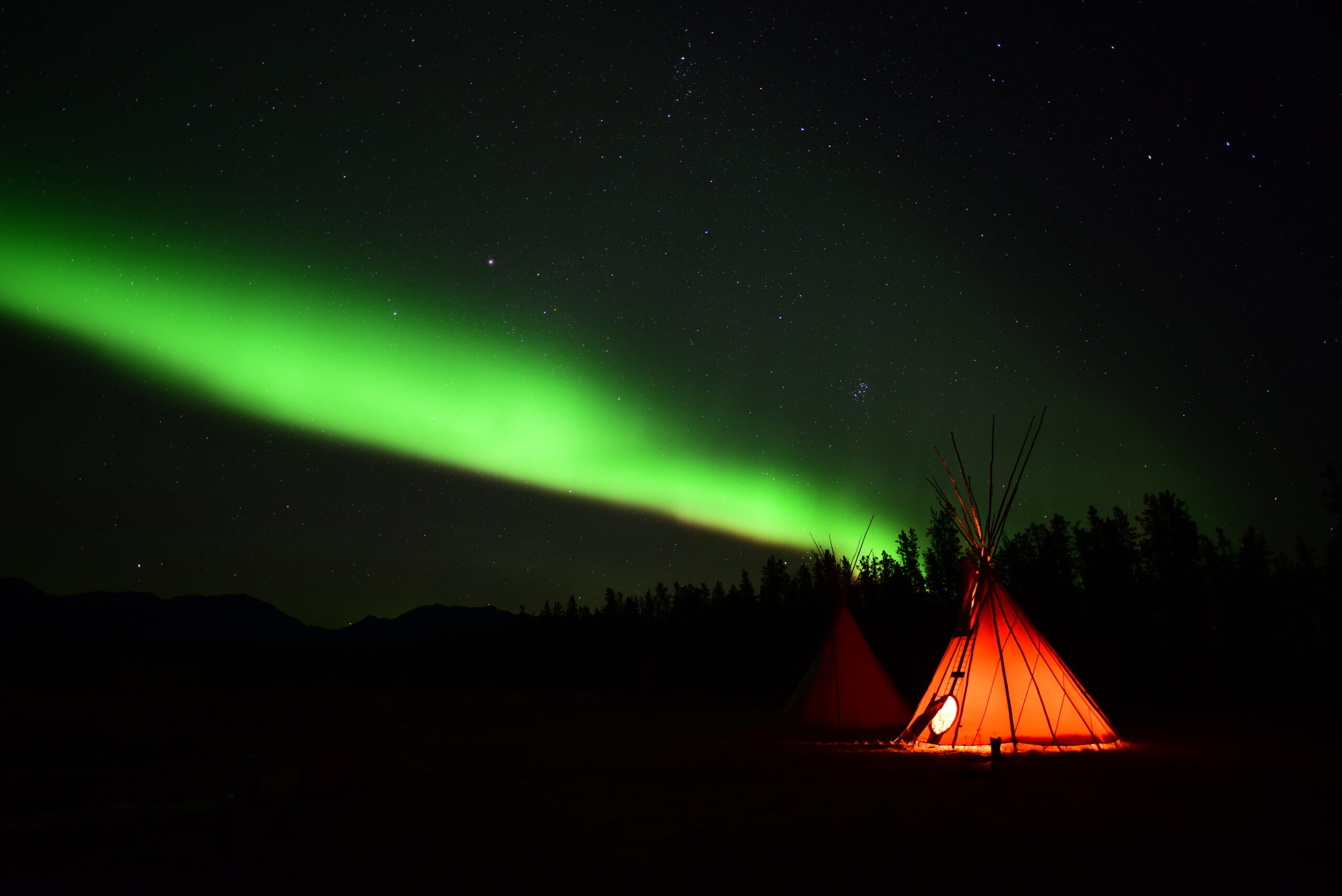 Tour Por La Aurora Boreal en Canadá: Un fenómeno Inolvidable